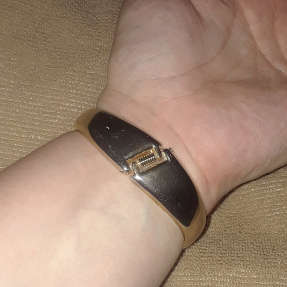 2 Beautiful Bracelets - Picture 6 of 6